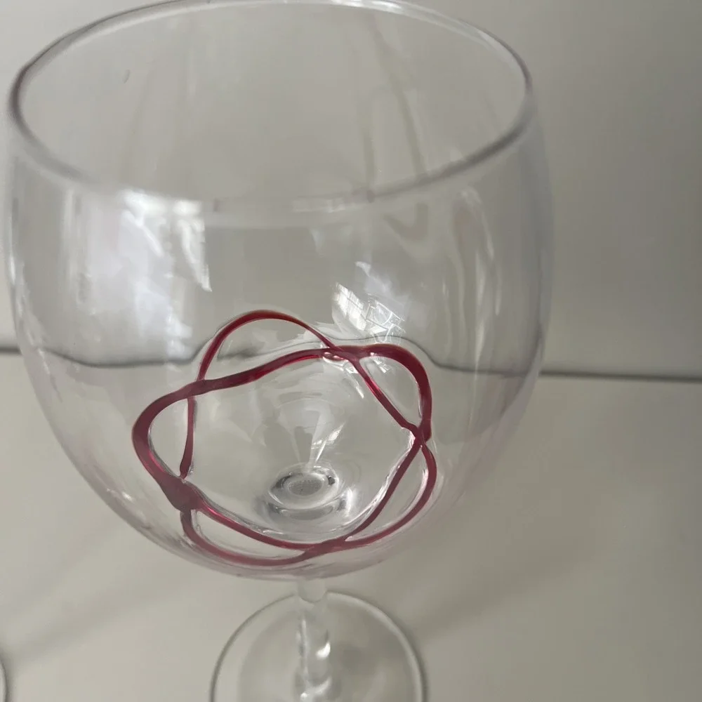 Vintage Set‎ of 2 Pier 1 One Red Swirl Line Dot Balloon Wine Glasses 9 1/2
